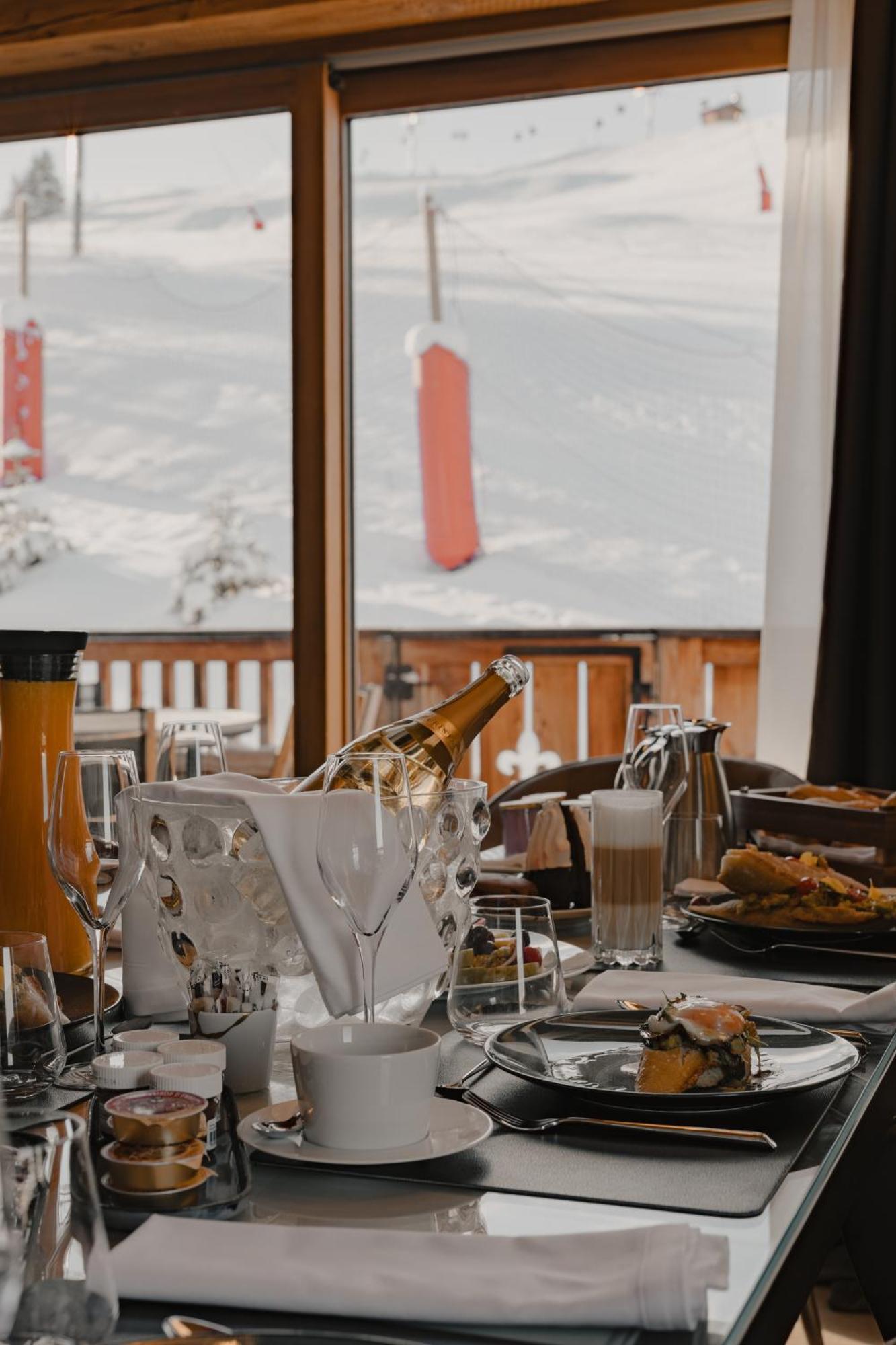 Ultima Hotel Courchevel Exterior foto